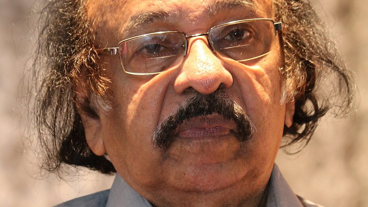 മുഖ്യമന്ത്രിയുടെ പ്രസ്താവന: സച്ചിദാനന്ദൻ രൂക്ഷമായി പ്രതികരിക്കുന്നു
