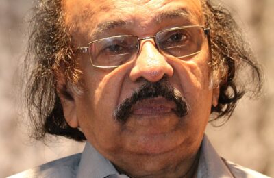 മുഖ്യമന്ത്രിയുടെ പ്രസ്താവന: സച്ചിദാനന്ദൻ രൂക്ഷമായി പ്രതികരിക്കുന്നു